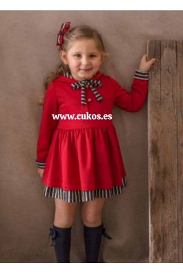 Vestido de niña con capucha en rojo